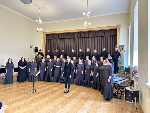 Tumes jauktais koris